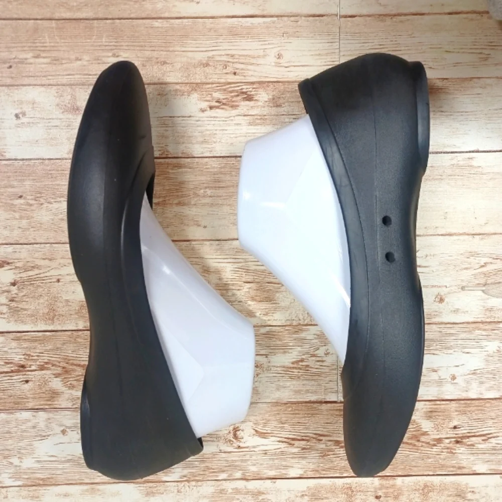 CROCS Solid Black Flat Ballet Loafer Slipper Dress Shoes Iconic Comfort Size 9